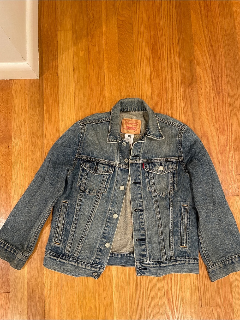 Classic Levi’s denim jean jacket